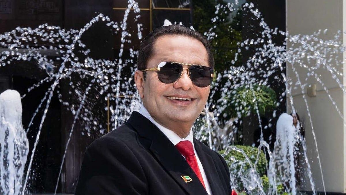 বস্তিতে জন্ম নেওয়া সেই ছেলেটি এখন দুবাইয়ে ২০ হাজার কোটির মালিক