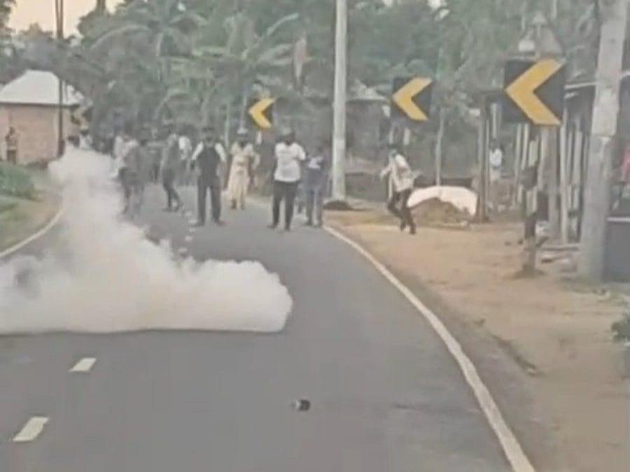 গাইবান্ধায় পানের হাট দখল নিয়ে বিএনপি-জামায়াতের পাল্টাপাল্টি ধাওয়া, ভাঙচুর