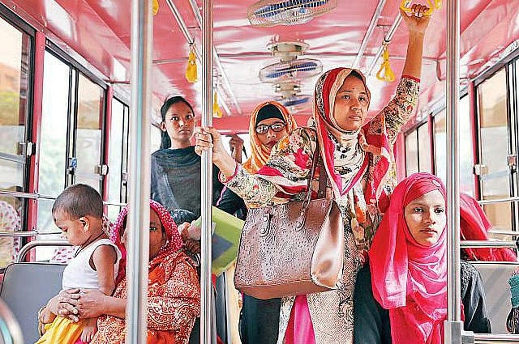 নারী কর্মীদের জন্য ‘পিঙ্ক বাস’