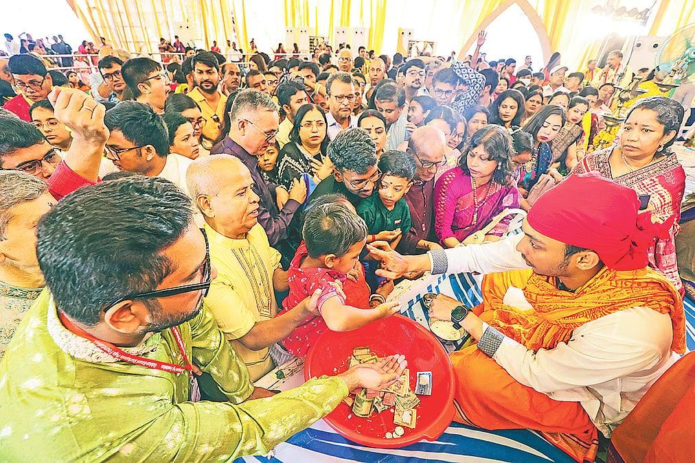 বিজয়া দশমীতে আজ শেষ হচ্ছে শারদীয় 
দুর্গোৎসব
