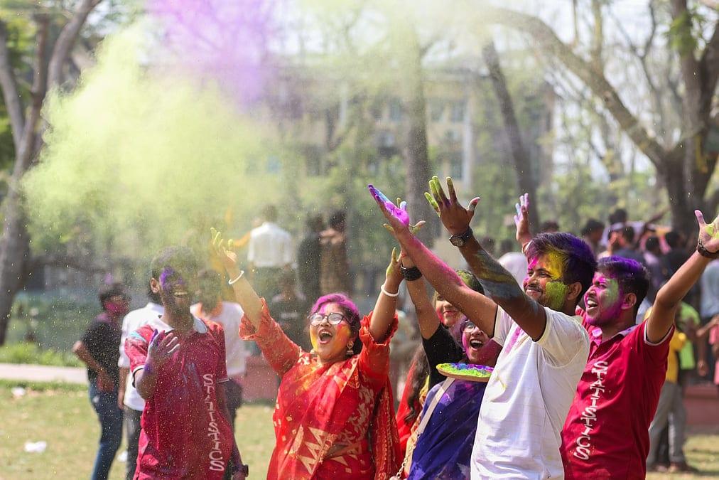 বাঙালির রঙের উৎসব দোল পূর্ণিমা