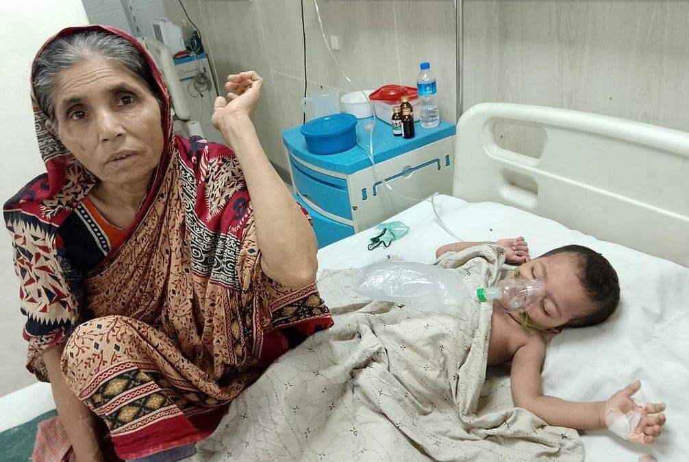 হামে আক্রান্ত হয়ে আইসিইউতে ছটফট করছে মা হারানো ছোট্ট ইউসুফ