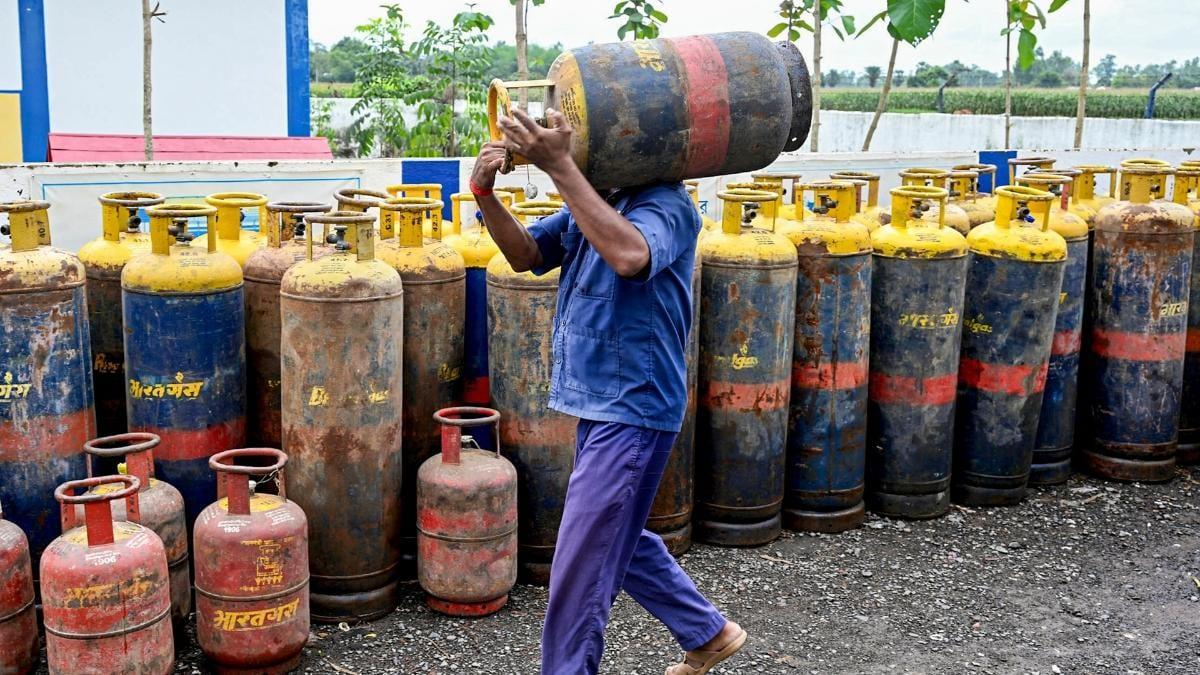 India ends restrictions on commercial gas after supply from Mideast eases | International