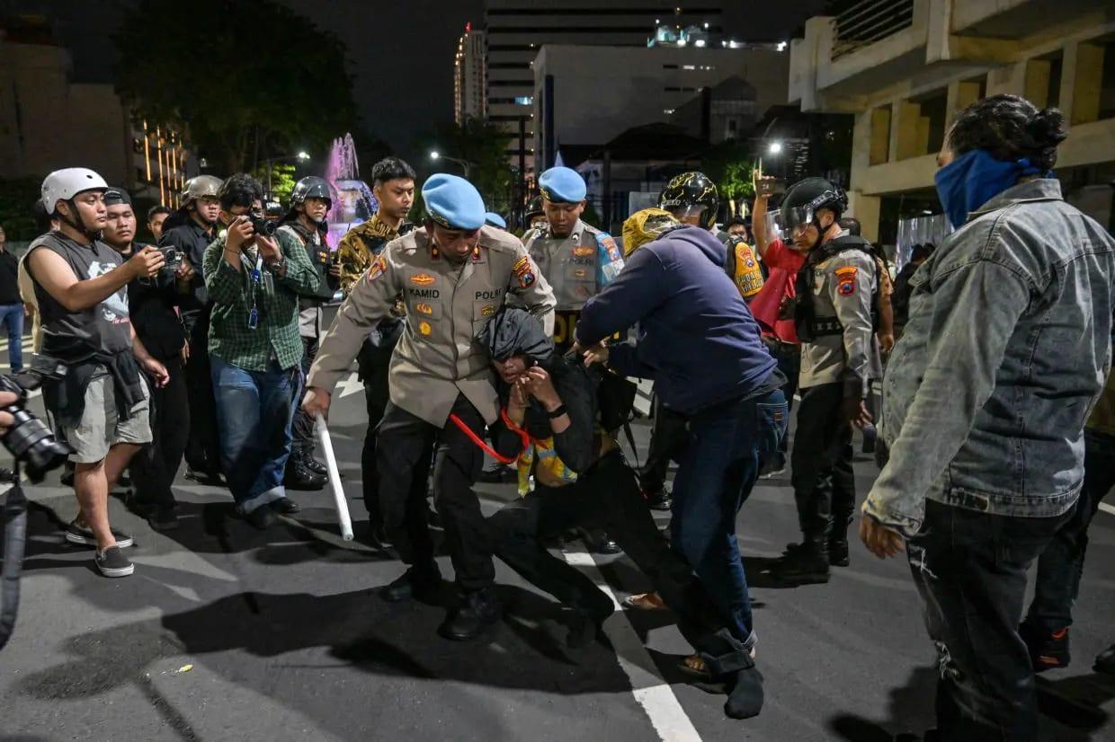 Indonesian police arrest dozens in anti-government protest | International
