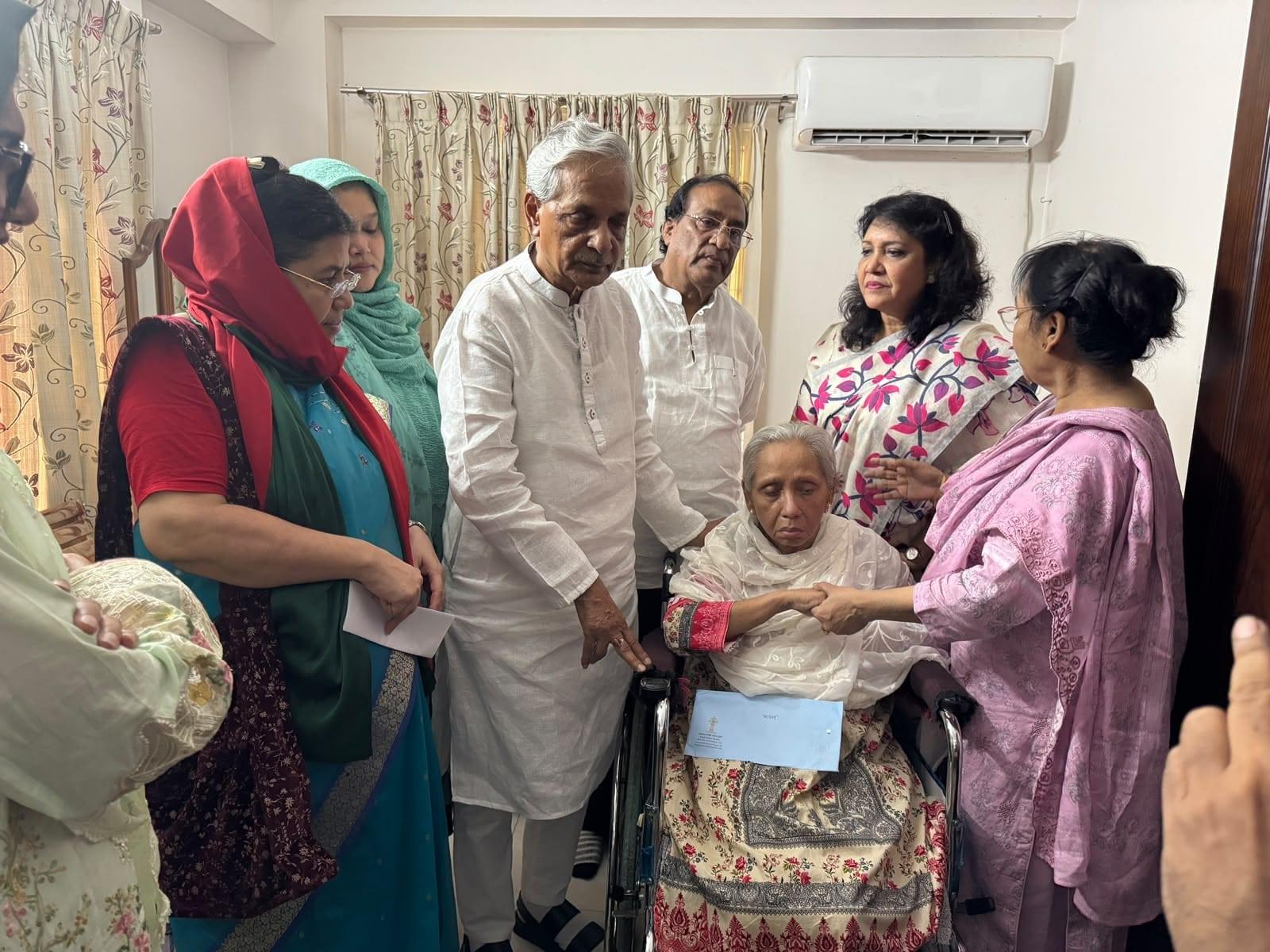 Cultural affairs minister, state minister visit ailing singer Shabnam Mushtari | News