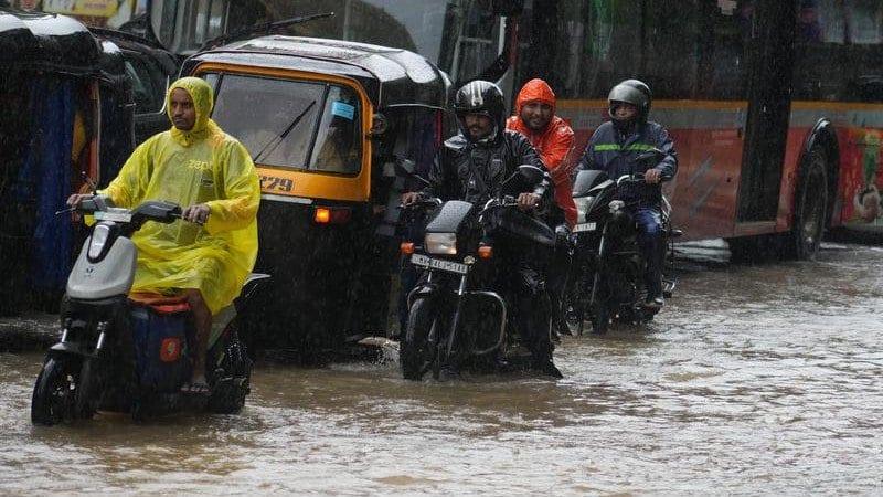 Building collapse kills six in Mumbai as torrential rain batters city | International