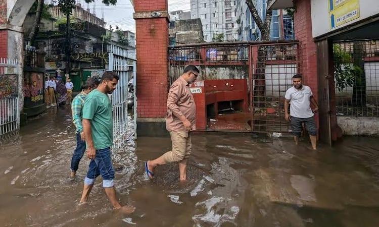 MCC draining stagnant water as city flooded after heavy rainfall | District