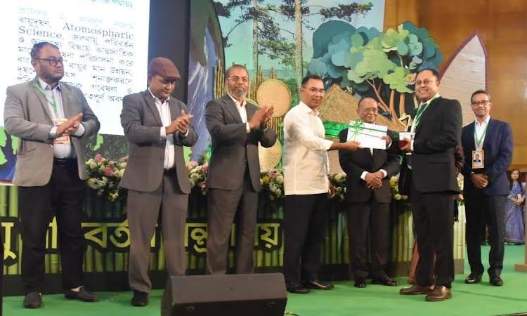 DU Pro-VC receives National Environment Award | News