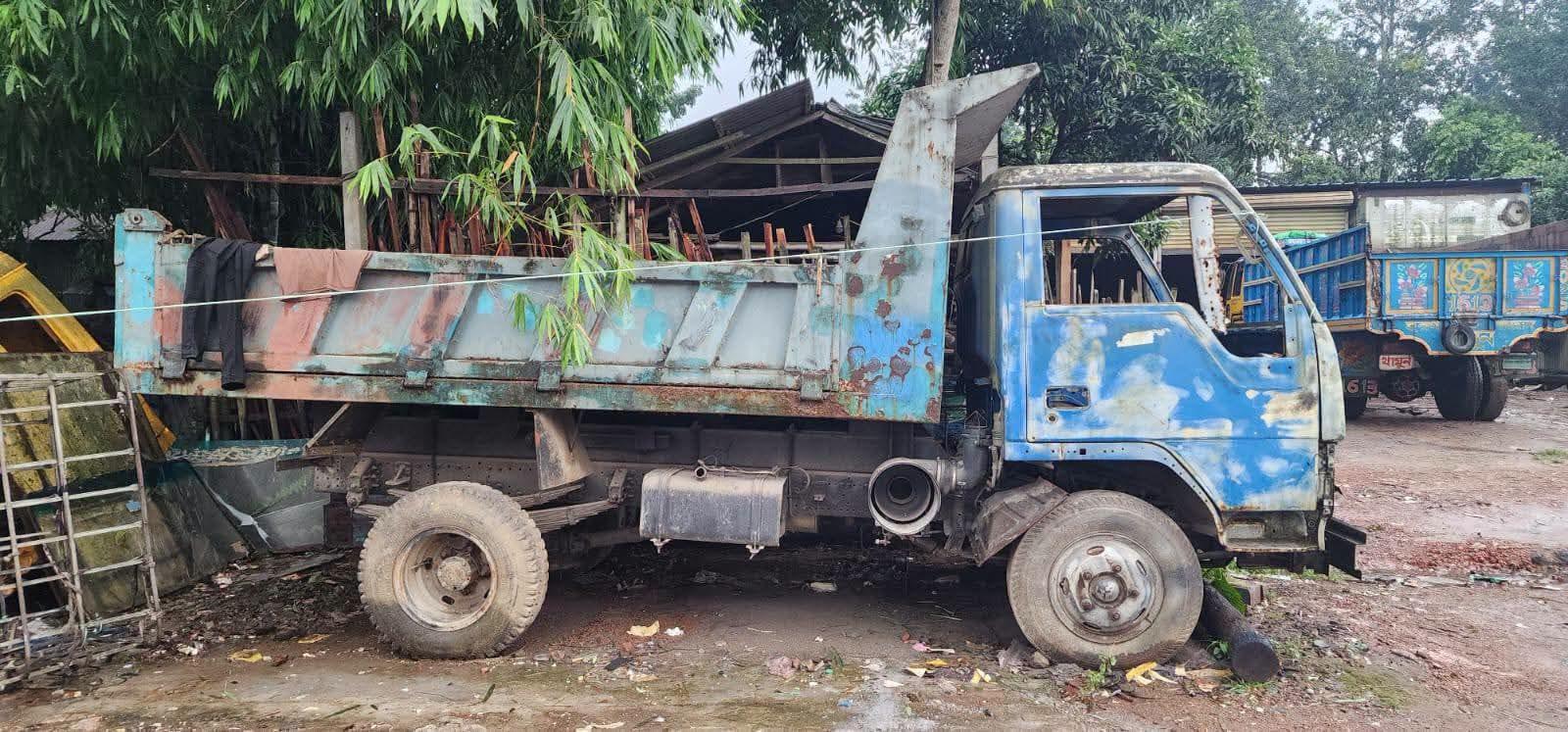 3 municipal vehicles recovered in Narsingdi | District