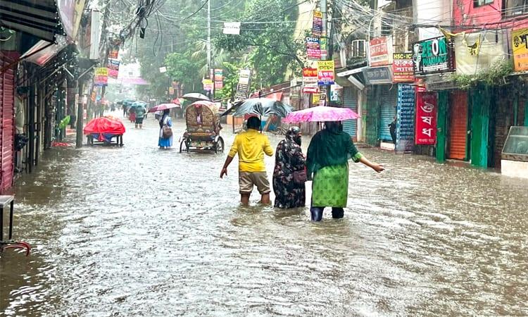 Torrential rains inundate Dhaka roads, disrupt city life | News Flash