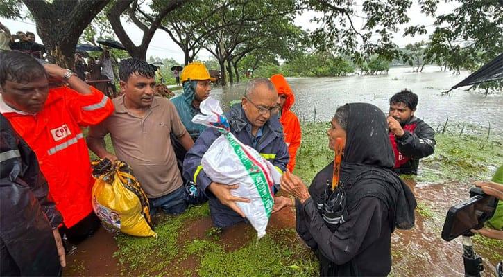 Moral responsibility to stand by flood-affected people: Monayem Munna  | Others