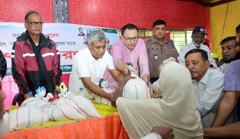Anindya Islam Amit distributes relief to flood-affected families in Ctg | News
