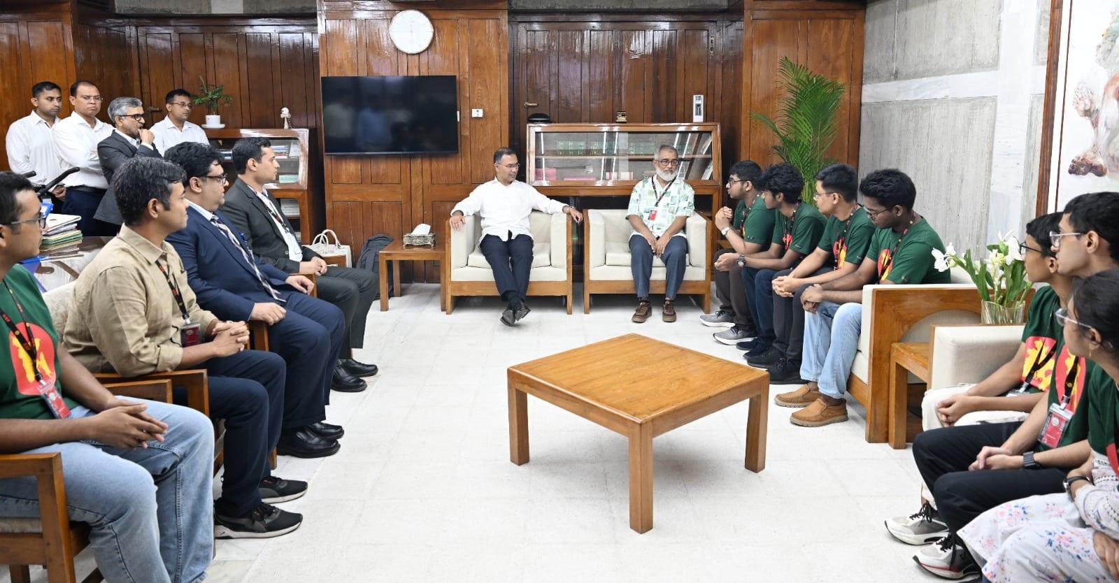 Int’l Olympiad Association Gold medal-winning students call on PM | News Flash