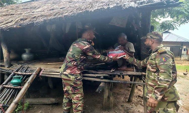 Army continues humanitarian assistance in flood-hit areas of Ctg | Others