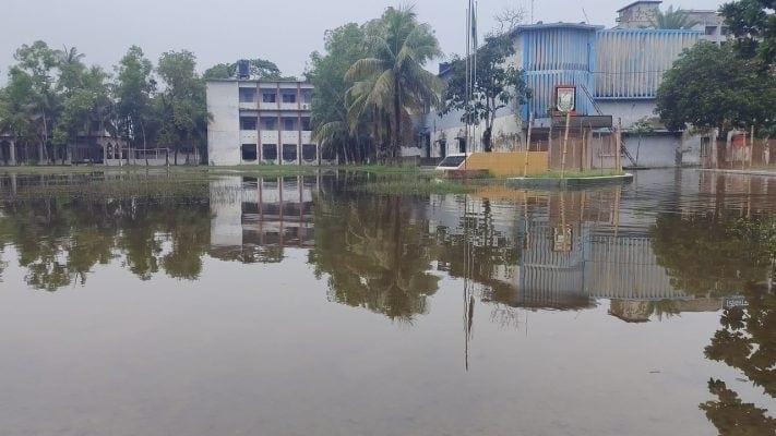 4 govt institutions struggle with waterlogging after days of heavy rain in Khulna | District