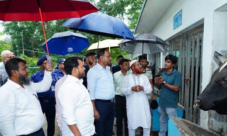 Tuku visits Regional Artificial Insemination Research Laboratory at Rajshahi | Others