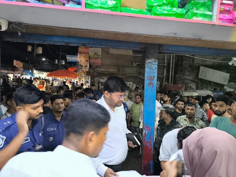Eight pharmacies, shopkeeper fined Tk 77,000 in Narsingdi | District