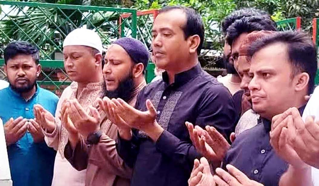 JCD President Rakib visits martyr Abu Sayeed's grave  | Others