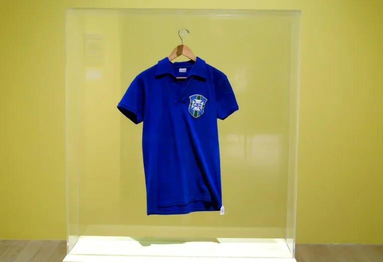 Pele's World Cup jersey fetches $4.9 million at US auction | Sports