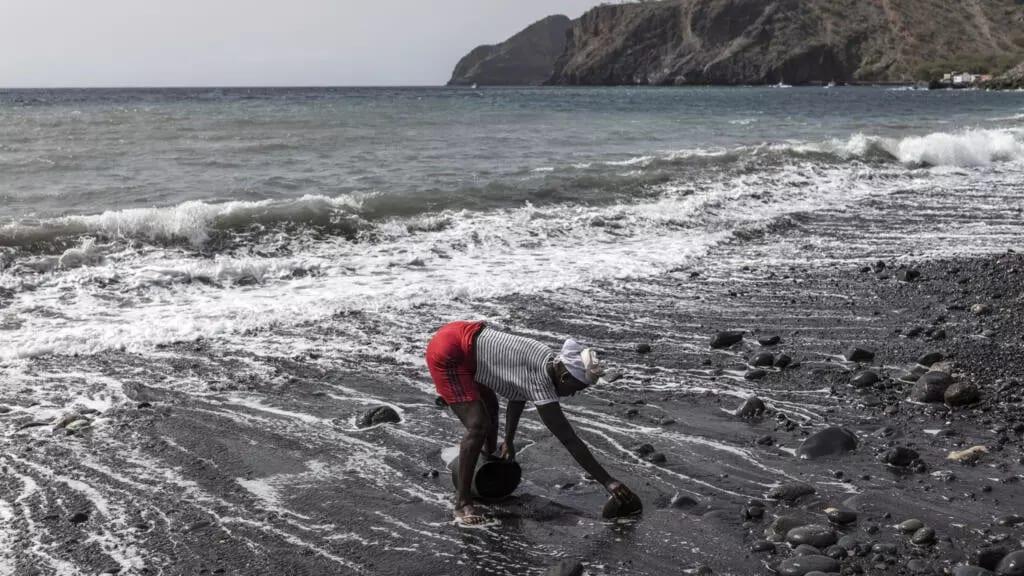 Women sand miners toil stripped Cape Verde beach | International