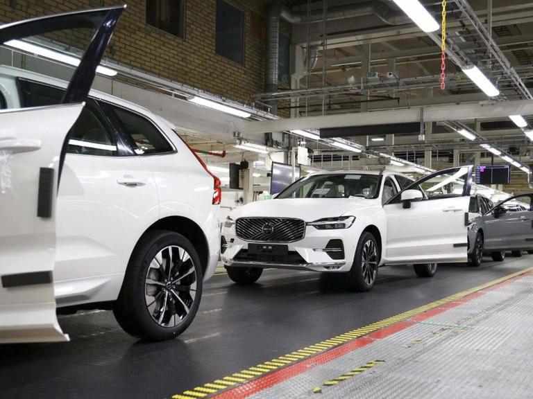 Volvo Cars sees declining sales in 'challenging' environment | Business