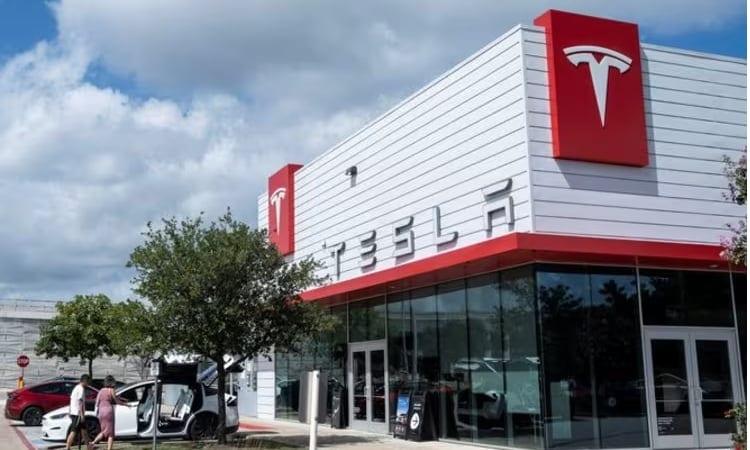 Tesla shares fall as Musk touts ambitious -- and costly -- plans | Business
