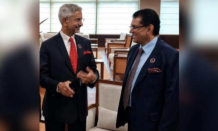Khalilur, Jaishankar exchange greetings at Manila ARF | News Flash