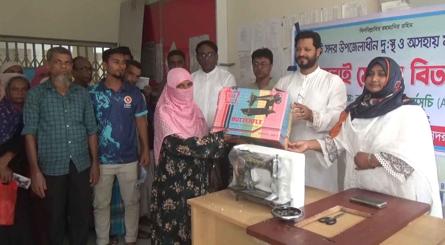 Sewing machines, tins, sports gear distributed among poor in Bagerhat | District