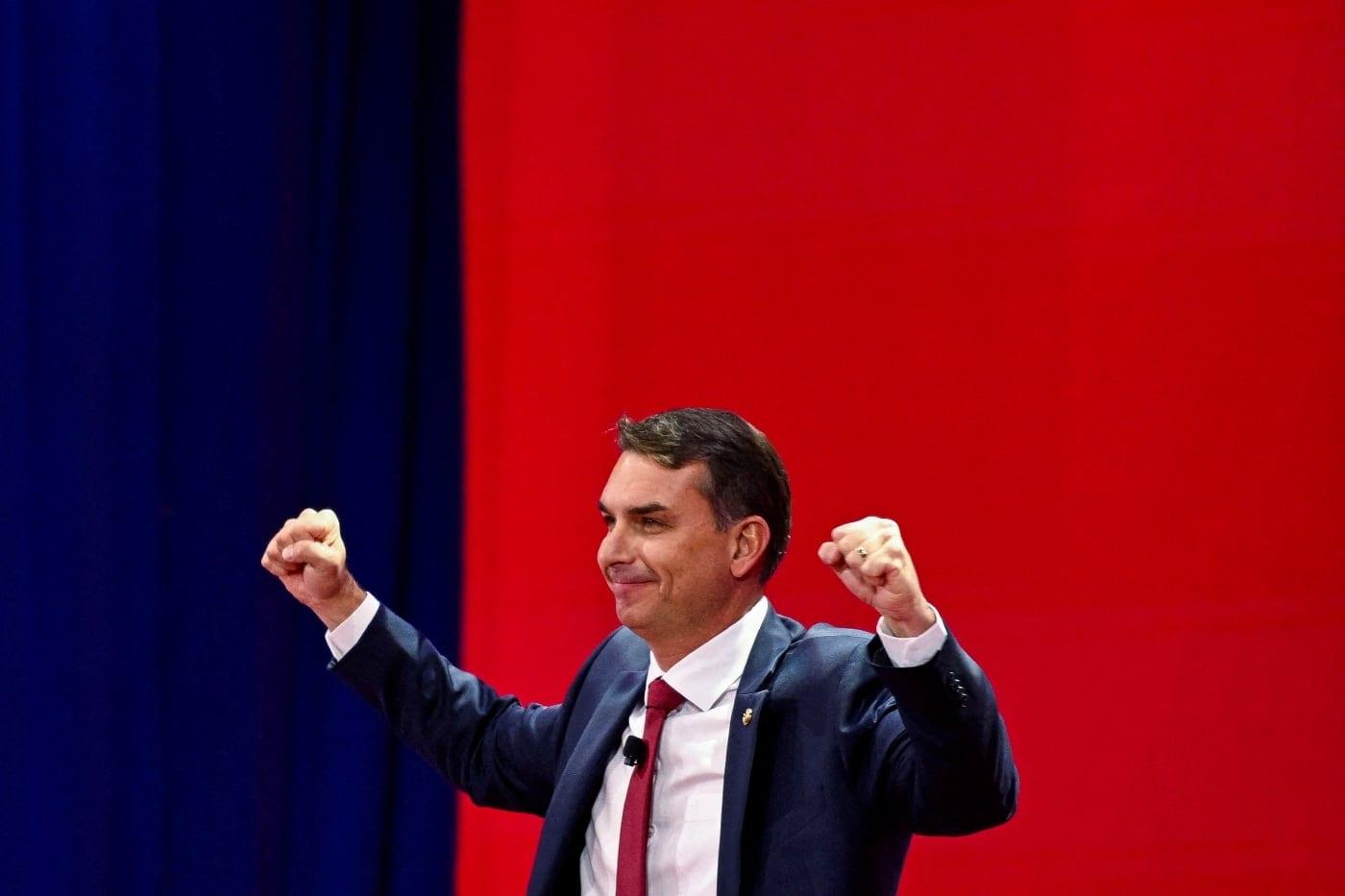 Flavio Bolsonaro: political heir in his father's shadow | International