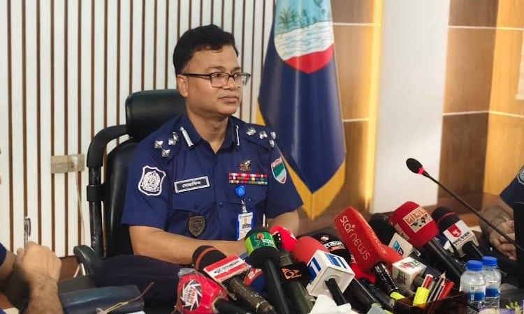 Criminals to be judged by crimes, not politics: Khulna DIG | District