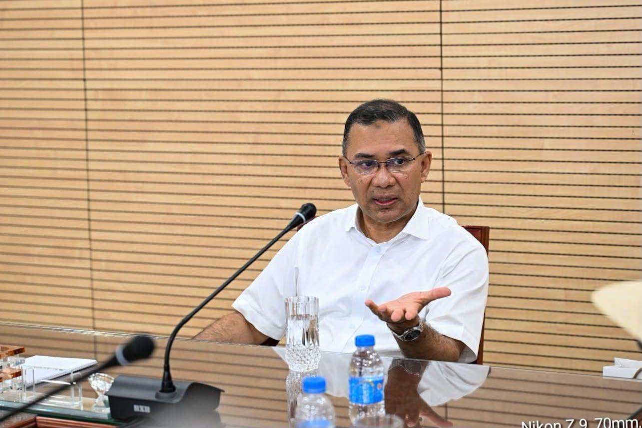 PM seeks editors' support in framing policy for independent media  | News Flash