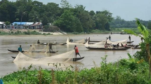 6,300 metres of illegal nets seized from Halda River | District