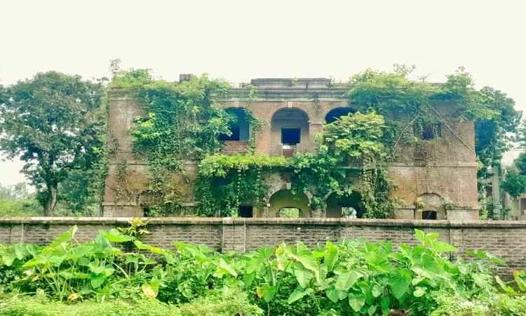 Govt intervention sought to recover illegal occupation of Lalmonirhat railway quarters | Special Stories