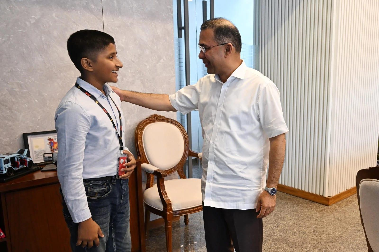 PM meets Tahsin, whose smile returned a year after losing sister in Milestone tragedy | News Flash