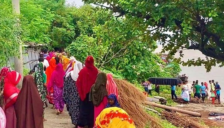 Bodies of missing father and son recovered after boat capsize in Rajshahi | District
