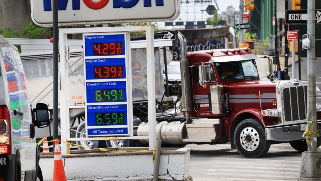 Oil industry sees war windfall but girds for political blowback | Business