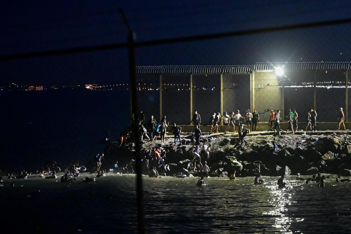 Thousands of migrants crossed Morocco-Ceuta border overnight: police source | International