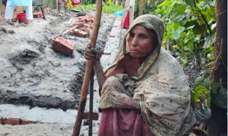 Beggar Firoza gets new home, widow daughter employed under State Minister’s initiative | Others