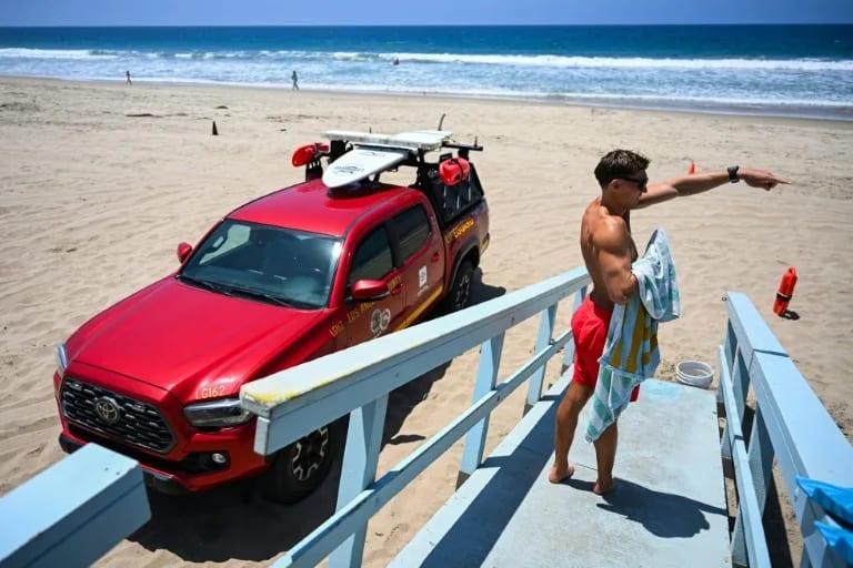 California lifeguards wiped out from extreme weather | International