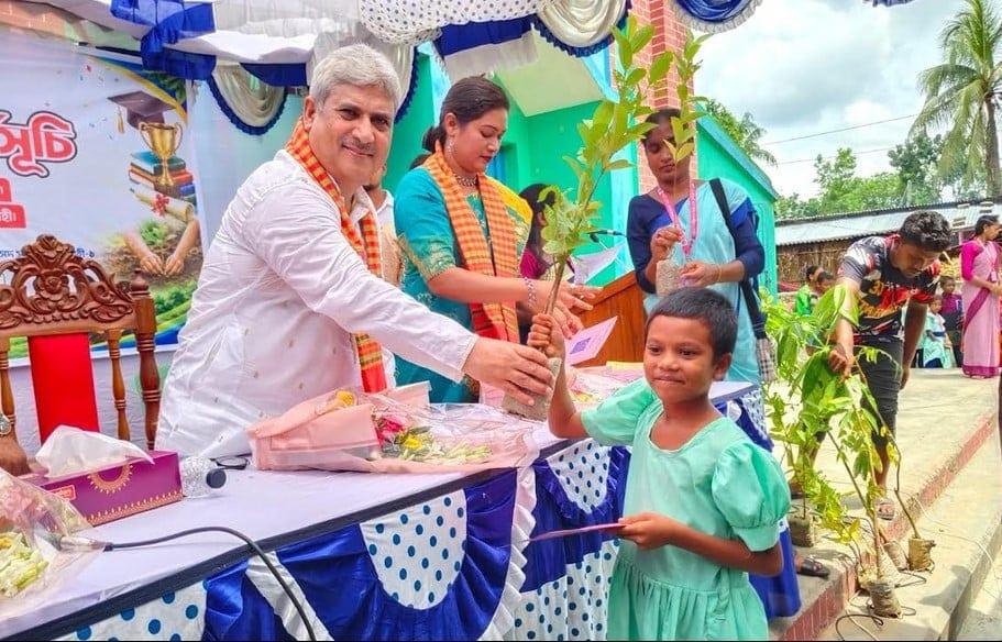 Education in the stitch of nakshi kantha, festive mood at result publication in Bidyaniketan | Special Stories