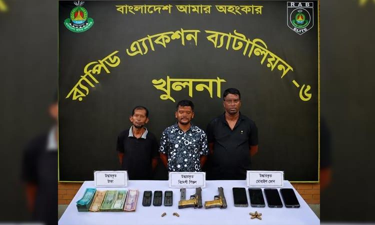 Three criminals held with two foreign pistols in Khulna | District