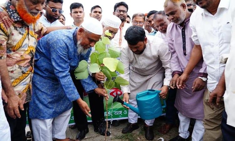 Boalia Thana (East) BNP inaugurates tree plantation program in Rajshahi | District