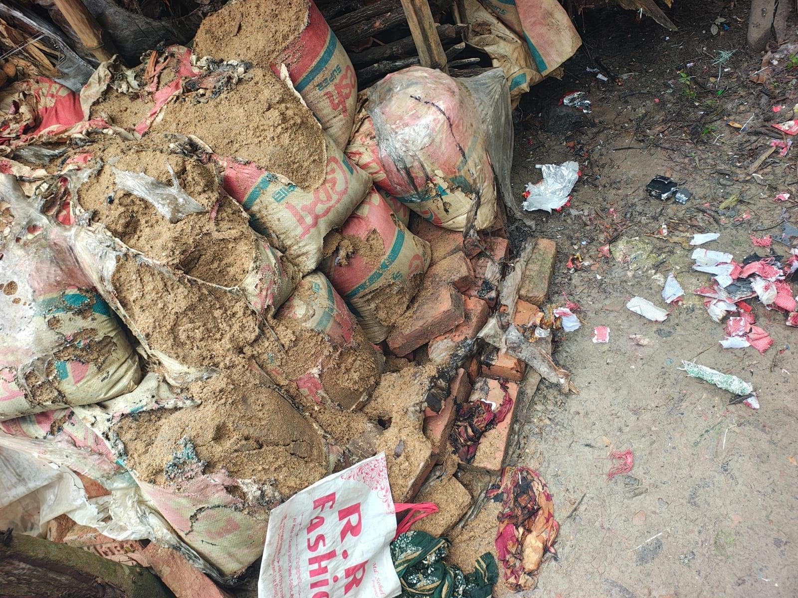 Explosion injures three in Barishal | District