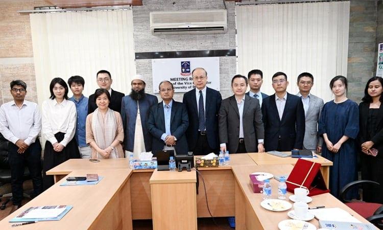 Fudan University Vice-President calls on DU VC | News