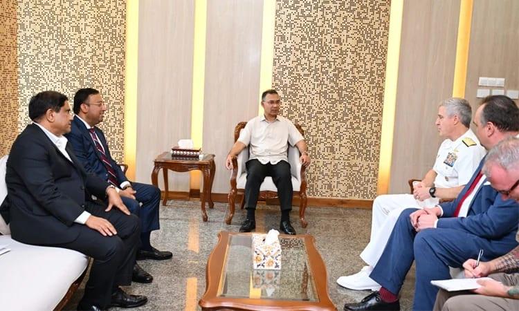 US Pacific Fleet commander meets PM, praises Bangladesh's UN peacekeeping role | News Flash