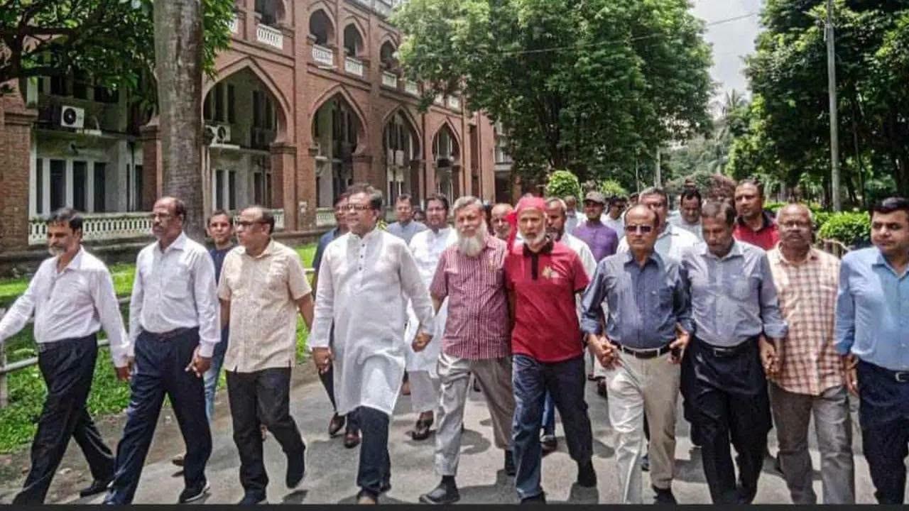 Unforgettable resistance: teacher communities stood as human shields in July Uprising | Special Stories