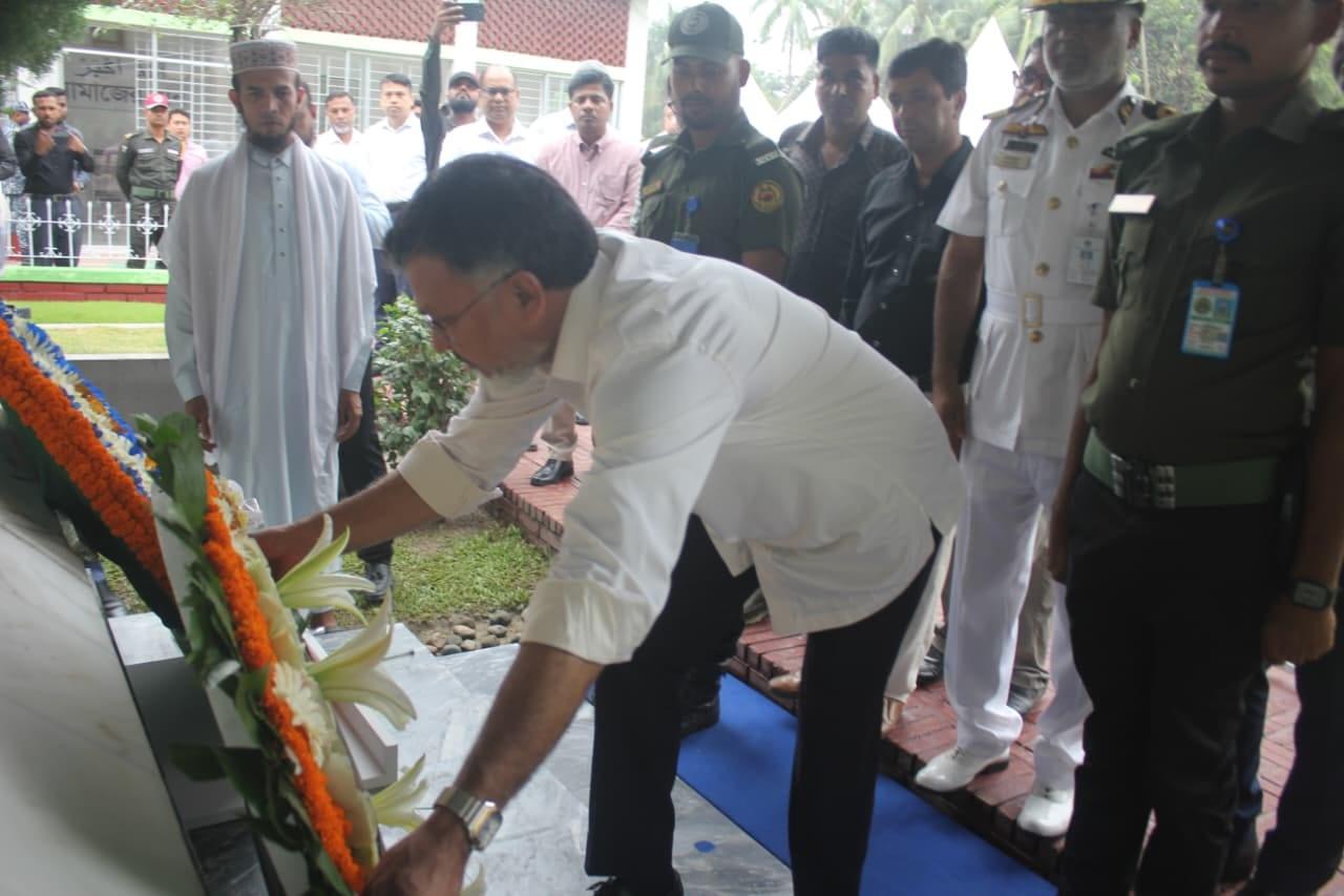 DNCC Administrator pays tribute to ex Navy Chief Mahbub Ali Khan | Others