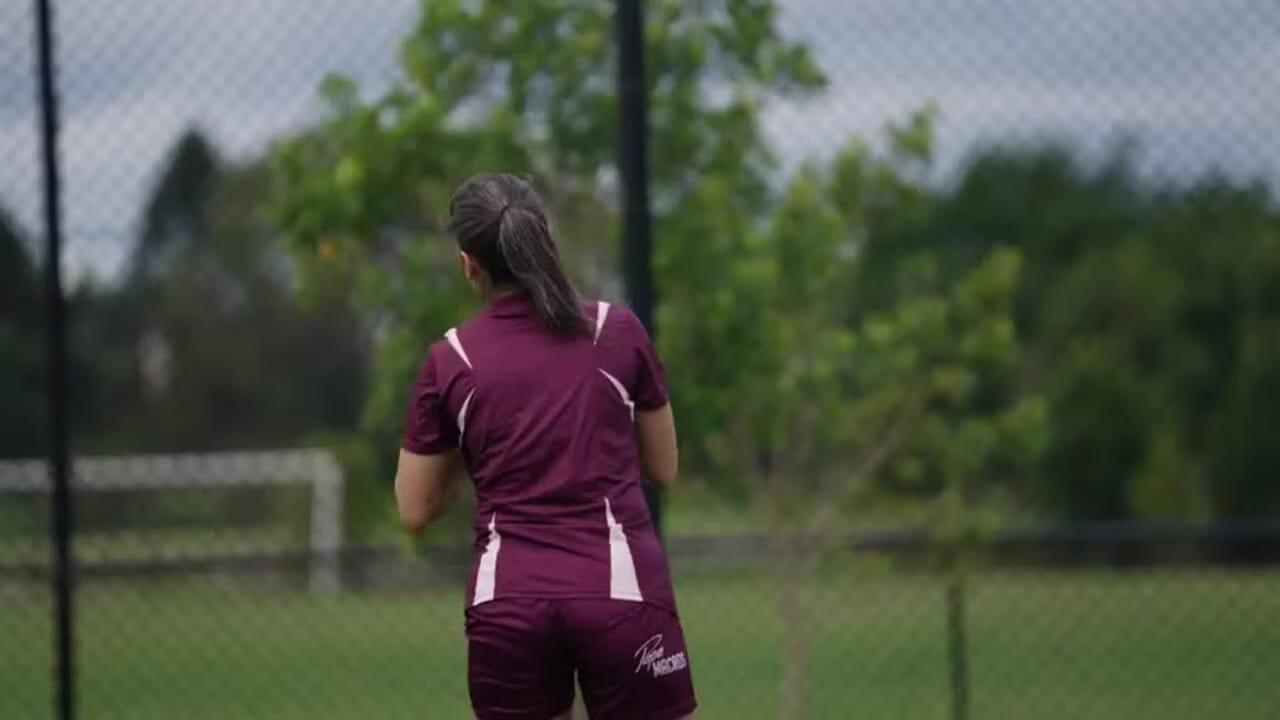 Former Iranian women footballers 'proud' to become Australian | Sports
