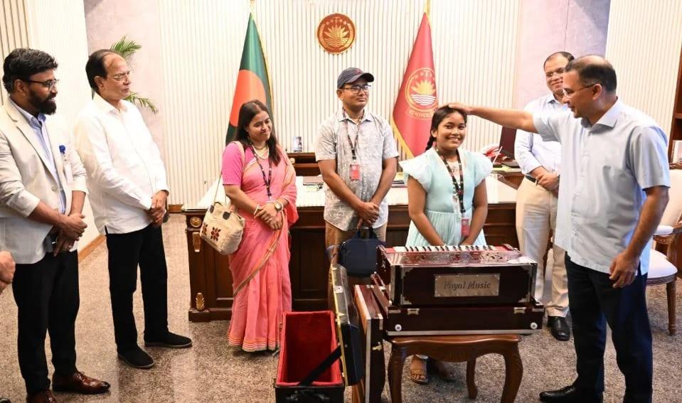 Fifth-grader Anushree's letter reaches PM, dream comes true with harmonium gift | News Flash