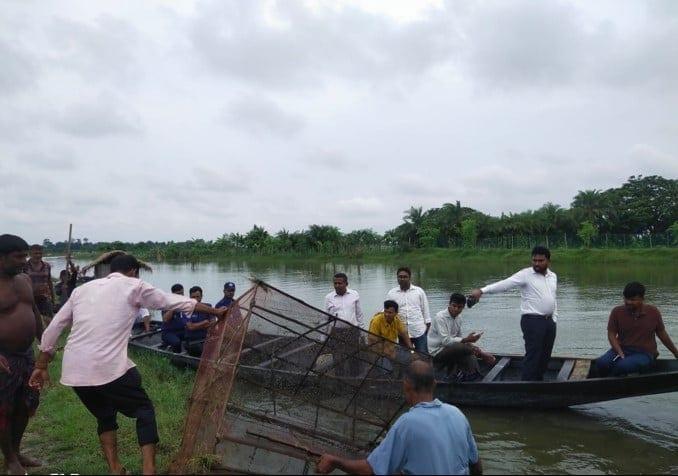 Illegal dams, fishing nets removed from Ghyangrail River in Dumuria | District